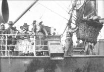 Auswanderer auf einem Schiff in die USA um 1900