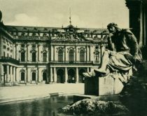 002. Würzburg: Mittelbau der Residenz mit Frankoniabrunnen