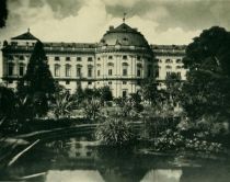 003. Würzburg: Hofgarten mit Seitenflügel der Residenz