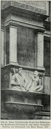 Abb. 41 Erker Schlossstraße 30 mit den Bildnissen des Kurfürsten Christian II. und seiner Gemahlin Hedwig von Dänemark von Hans Steyer 1610