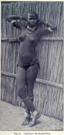 021. Körperbildung der Negerrasse. 17jähriges Basutomädchen