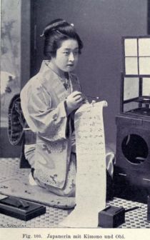 103. Japanerin mit Kimono und Obi