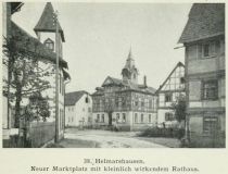 38. Helmarshausen. Neuer Marktplatz mit kleinlich wirkendem Rathaus.