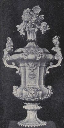 Abb. 24 Vase. Mit vergoldeter Bronce verziert. Modell von Kirchner 