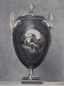 Abb. 60 Vase. Mit königsblauem Fond 