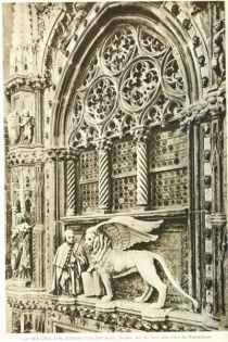 107. Der Löwe von Venedig und der Doge. Skulptur über der Porta della Carta des Dogenpalastes in Venedig.