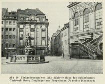038 Dresden Türkenbrunnen von 1683 dahinter Haus des Goldarbeiters Christoph georg Dinglinger von Pöppelmann rechts Johanneum.