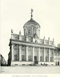 023 Das Rathaus am Alten Markt. 1753 von Boumann erbaut