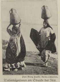 Ägypten, 08 Wasserträgerinnen am Strande des Nils. Phot. Georg Haeckel, Berlin-Lichterfelde