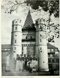 Die Schweiz 04 Basel. Das Spalentor 1370 gehörte früher zur Stadtbefestigung