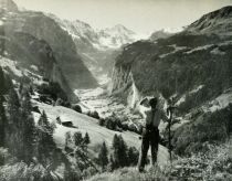 Die Schweiz 108 Herzstück des Berner Oberlandes. Das Lauterbrunnental, rechts der 300 m herabstürzende Staubbachfall