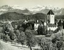 Die Schweiz 93 Schloss Spiez in einer bezaubernden Landschaft