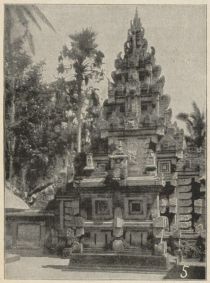 5. Teil eines Tempels aus Bali mit reicher Architektur