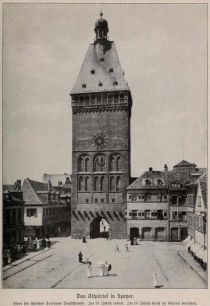 009 Das Altpörtel in Speyer. Einer der schönsten Türme Deutschlands. Im 16. Jahrhundert durch die Galerie bereichert.