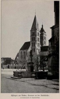 011 Esslingen am Neckar, Brunnen an der Stadtkirche; im Hintergrunde die Dyonisiuskirche.