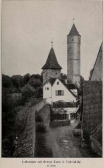 017 Stadtmauer und Grüner Turm in Dinkelsbühl. 15. Jahrhundert.