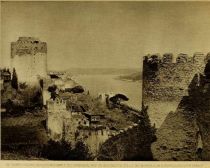 096. Rumeli Hissar, Schloss Mohammed des Eroberers, 1452 an der engsten Stelle des Bosporus am europäischen Ufer gebaut